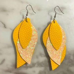 Beautiful earring brand new